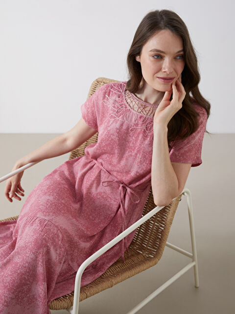 LCW Grace Bisiklet Yaka Nakışlı Pileli Elbise - S5R215Z8-LT5