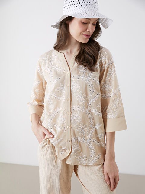 LCW Grace Kaçık Yaka Çiçek Nakışlı Kadın Gömlek - S5R233Z8-CXU