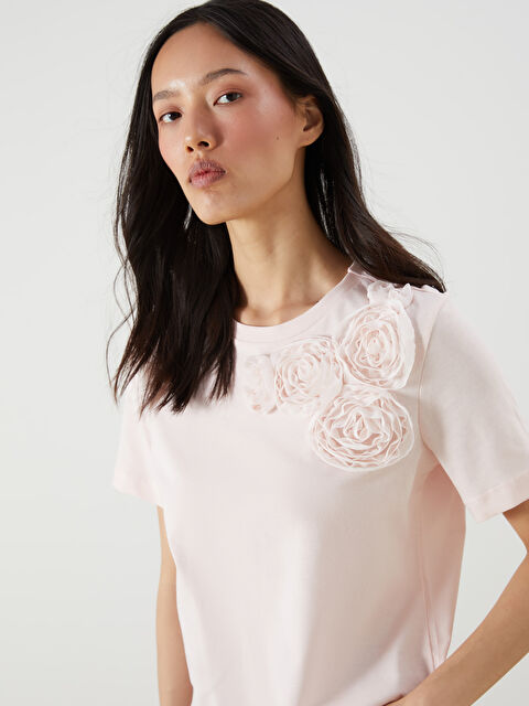 LCW Vision Bisiklet Yaka Gül İşlemeli Kadın Tişört - S5R257Z8-FYX