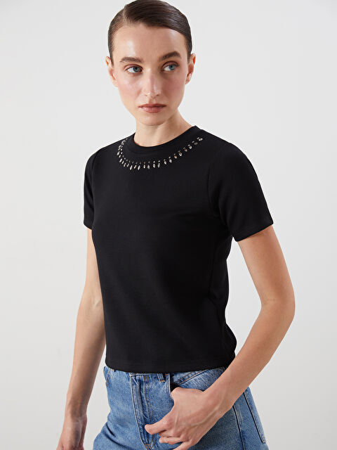 LCWAIKIKI Classic Bisiklet Yaka Taşlı Kadın Tişört - S5R533Z8-CVL