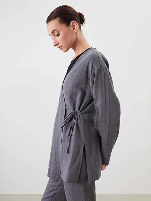 LCWAIKIKI Classic Kruvaze Yaka Dokulu Yırtmaçlı Kadın Kimono - S5R592Z8-JNL