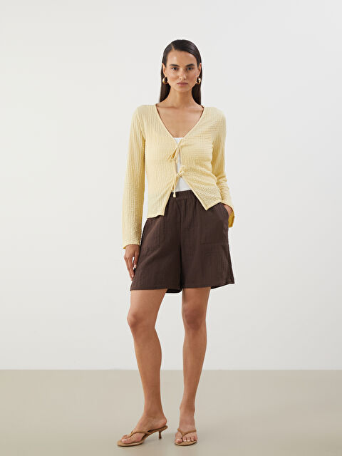 LCWAIKIKI Classic Beli Lastikli Dokulu Müslin Kadın Şort - S5R783Z8-CT9