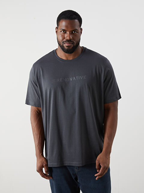 LCWAIKIKI Classic Büyük Beden Bisiklet Yaka Baskılı Penye Erkek Tişört