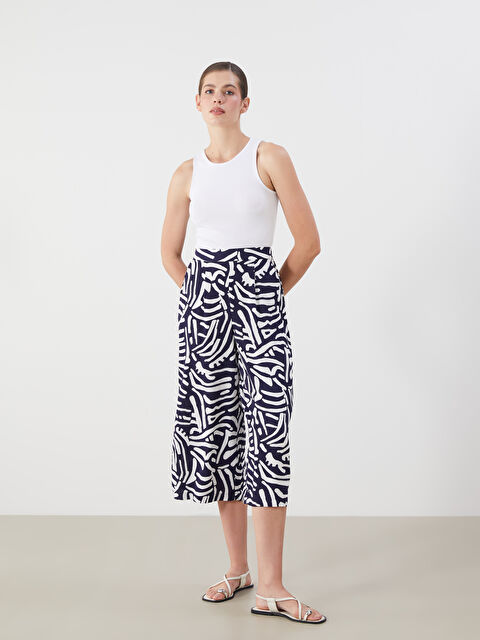 LCWAIKIKI Classic Beli Lastikli Desenli Kadın Pileli Kapri - S5RQ62Z8-LSJ