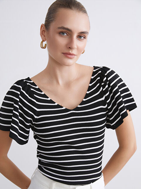 LCWAIKIKI Classic V Yaka Çizgili Kadın Triko Kazak - S5S223Z8-LEG