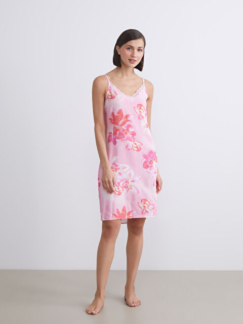 LCW DREAM V Yaka Çiçekli Kadın Gecelik - S5S251Z8-LT4