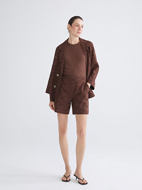 LCWAIKIKI Classic Beli Lastikli Ajurlu Brode Kadın Şort - S5S270Z8-DJ7