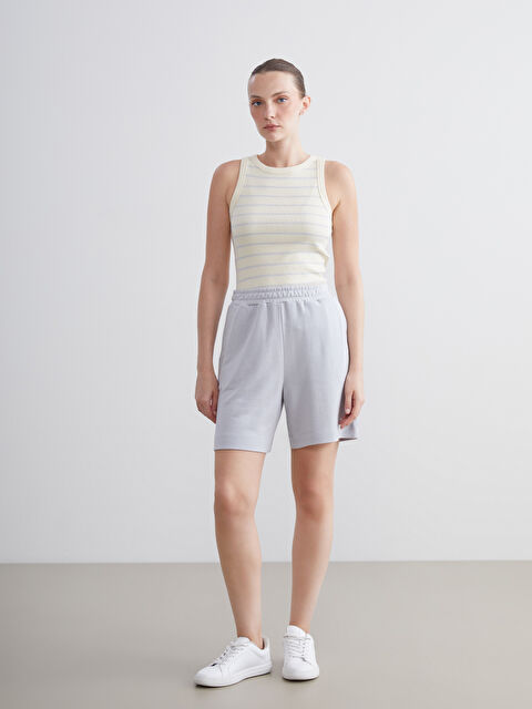 LCWAIKIKI Classic Beli Lastikli Kadın Şort - S5S794Z8-G2B