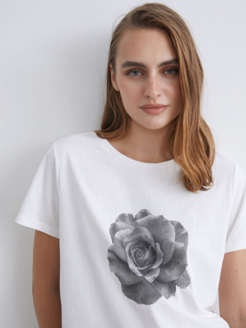 LCWAIKIKI Classic Bisiklet Yaka Çiçekli Kadın Tişört - S5S959Z8-R9J