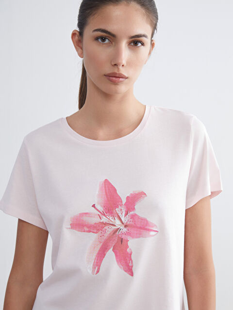 LCWAIKIKI Classic Bisiklet Yaka Çiçekli Kadın Tişört - S5S961Z8-FSA
