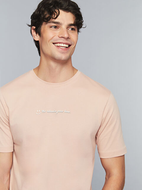 LCWAIKIKI Classic Bisiklet Yaka Slogan Baskılı Penye Erkek Tişört - S5SI23Z8-YVT