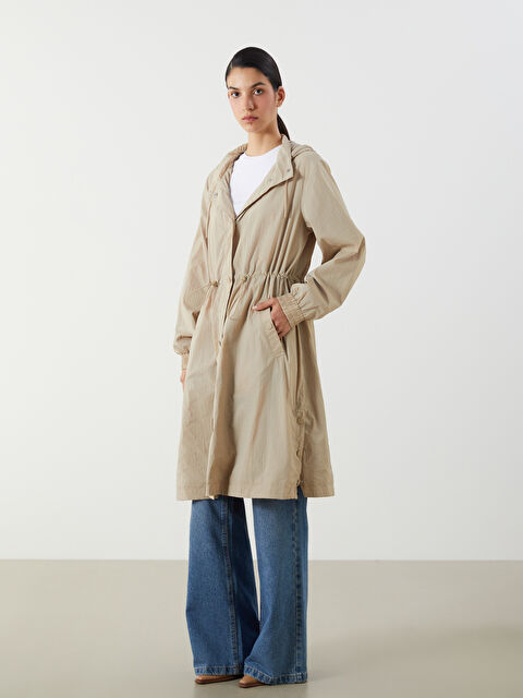 LCW Modest Kadın Kapüşonlu Düz Yağmurluk - W41430Z8-VF5