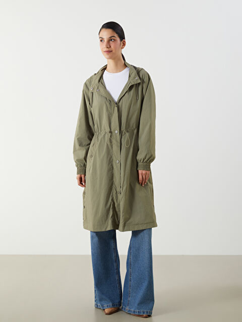 LCW Modest Kadın Kapüşonlu Düz Yağmurluk - W41430Z8-YCQ