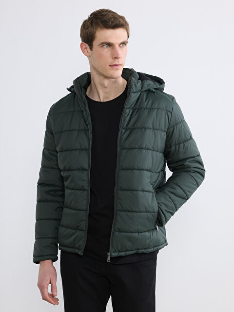 LCWAIKIKI Classic Standart Kalıp Kapüşonlu Erkek Şişme Mont - W54836Z8-VEG