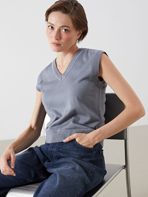 LCW Vision سترة رياضية تريكو بدون أكمام برقبة على شكل حرف V للسيدات - W5DD49Z8-D5D