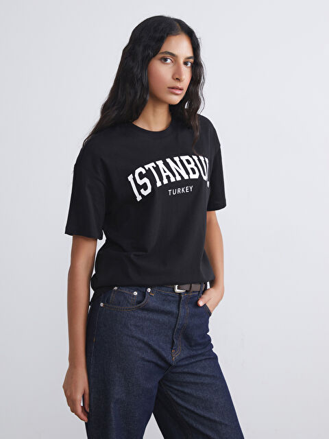 LCW Modest Bisiklet Yaka İstanbul Baskılı Kadın Tişört - W5DH92Z8-CVL