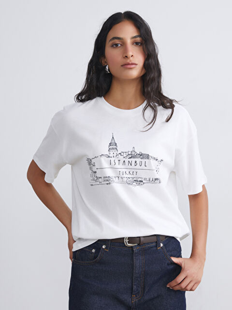 LCW Modest Bisiklet Yaka İstanbul Baskılı Kadın Tişört - W5DH92Z8-Q6K