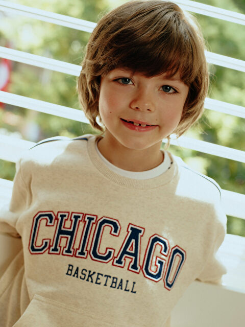 LCW Kids Chicago Nakışlı Erkek Çocuk Sweatshirt - W5DM75Z1-L9Y