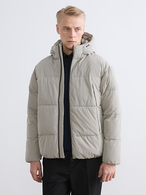 LCW Vision Rahat Kalıp Kapüşonlu Erkek Şişme Mont