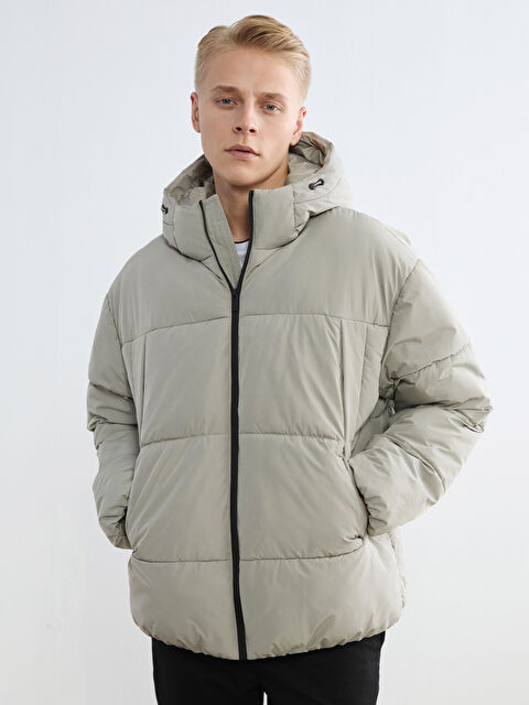 LCW Vision Rahat Kalıp Kapüşonlu Erkek Şişme Mont