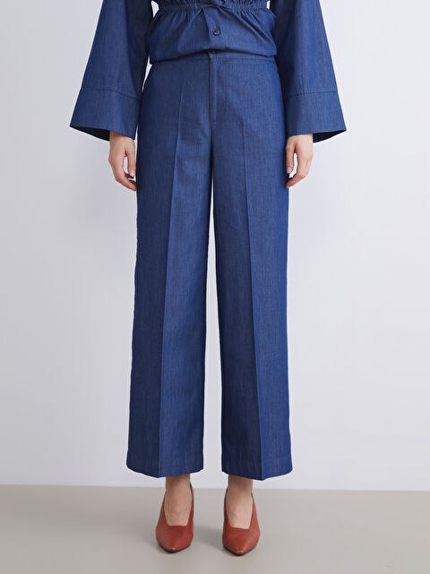 Жас әйелдің кискасындағы әлемдегі ең үлкен пениса