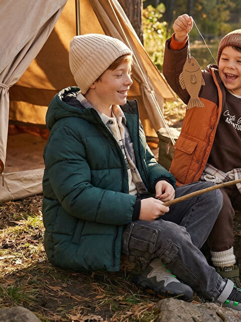 LCW Kids Kapüşonlu Erkek Çocuk Şişme Mont - W5II31Z4-HCE