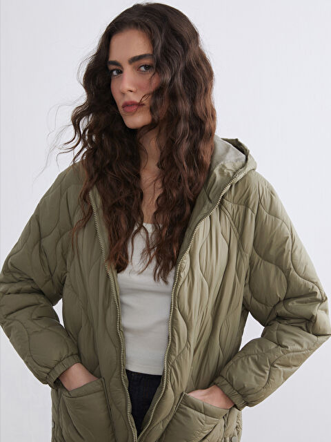 LCW Vision Kapüşonlu Kapitone Kadın Şişme Mont - W5K193Z8-M3S