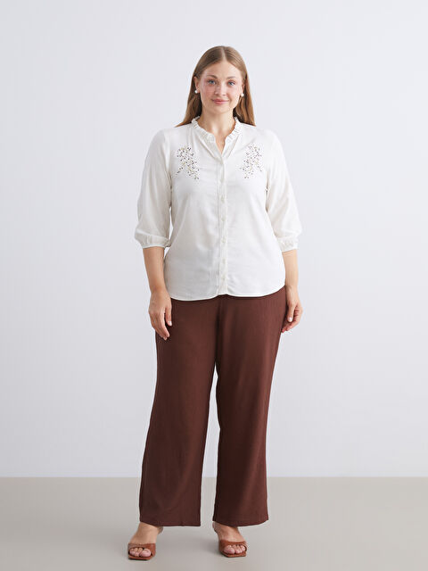 LCW Grace Fırfırlı Kaçık Yaka Nakışlı Keten Karışımlı Bluz - W5K870Z8-ZUG