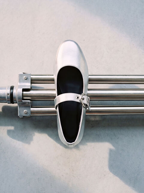 LCW STEPS Parlak Deri Görünümlü Kız Çocuk Babet - W5KN80Z4-G8Z