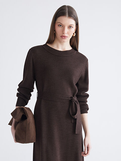 LCWAIKIKI Classic Bisiklet Yaka Beli Kuşaklı Triko Elbise - W5LB10Z8-L9N