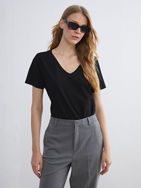 LCWAIKIKI Basic Büyük Beden V Yaka Kadın Tişört - W5LM27Z8-CVL