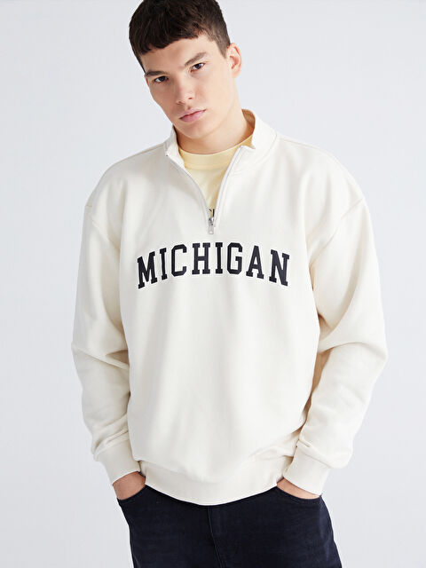 LCWAIKIKI Classic كنزة رياضية مطبوعة بياقة قمعية للرجال