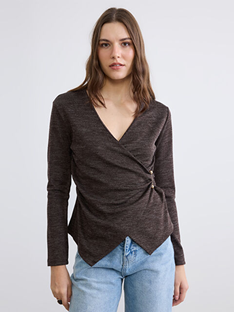 LCWAIKIKI Basic Kruvaze Yaka Metal Tokalı Büzgülü Bluz - W5NP24Z8-DCN