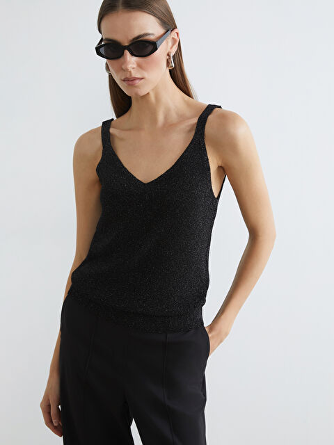 LCWAIKIKI Classic V Yaka Parlak Görünümlü Kadın Triko Atlet - W5O083Z8-CVL