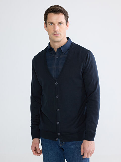 LCWAIKIKI Classic Standart Kalıp V Yaka Erkek Triko Hırka - W5OH86Z8-CRP