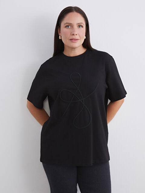 Soulife Bisiklet Yaka Nakışlı Kadın Tişört