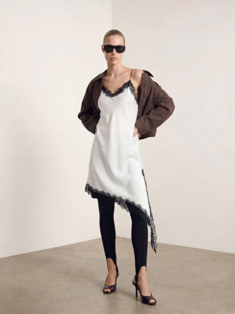 LCW Vision V Yaka Dantel Detaylı Saten Bluz - W5OR09Z8-J5E