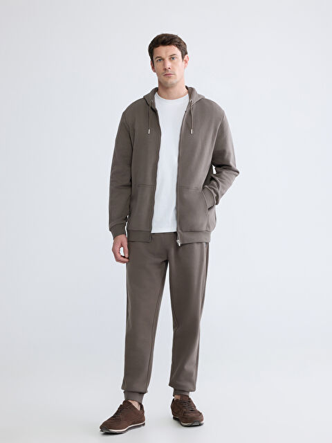 LCWAIKIKI Classic Men's Thick Jogger Sweatpants in a Regular Fit - S60380Z8-8U4