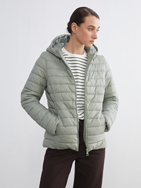 LCWAIKIKI Classic Hooded Women's Puffer Coat - S61221Z8-GGY