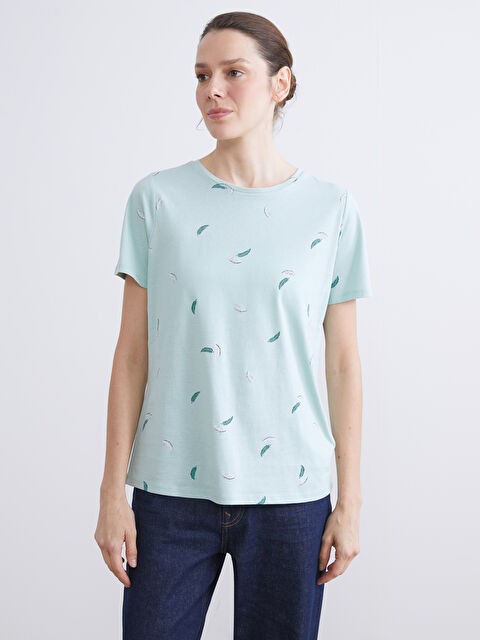 LCWAIKIKI Basic Тениска с кръгло деколте и цветен принт за жени