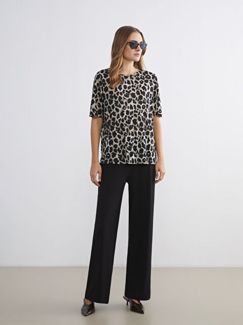 LCWAIKIKI Basic Непринудената елегантност се среща с ежедневния комфорт в нашите панталони с широки крачоли, създадени с ласкателен еластичен колан.