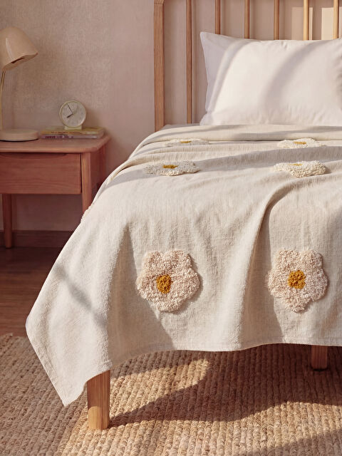 LCW HOME Çiçek Nakışlı Koltuk Örtüsü  130x170 cm - S64321Z8-KNB