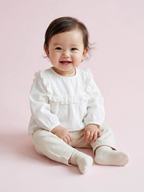 LCW baby Fırfırlı Kız Bebek Gabardin Bluz ve Pantolon - S66494Z1-FDU