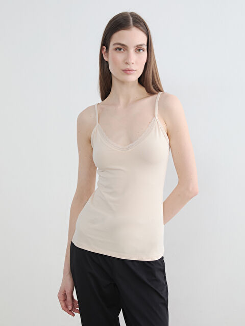 LCW DREAM V Yaka Dantel Detaylı Askılı Kadın Atlet - S67251Z8-D0P