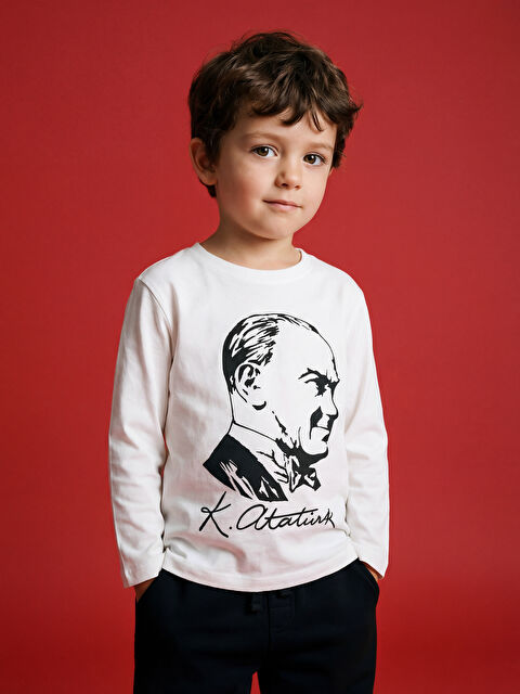 LCW Kids Bisiklet Yaka Atatürk Baskılı Erkek Çocuk Tişört - S67389Z1-R9J
