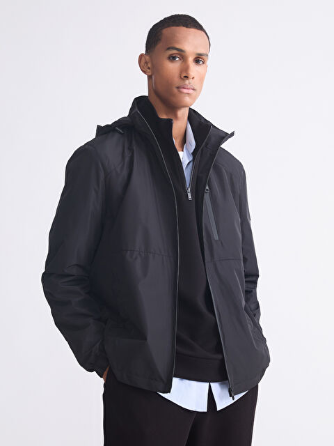 LCW Vision Standart Kalıp Kapüşonlu Erkek Yağmurluk - S67917Z8-RFD