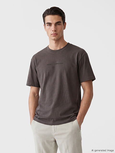 LCW Vision Bisiklet Yaka Nakışlı Erkek Tişört