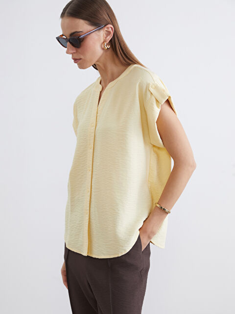 LCWAIKIKI Classic Notch Neck Blouse - S68957Z8-FRS