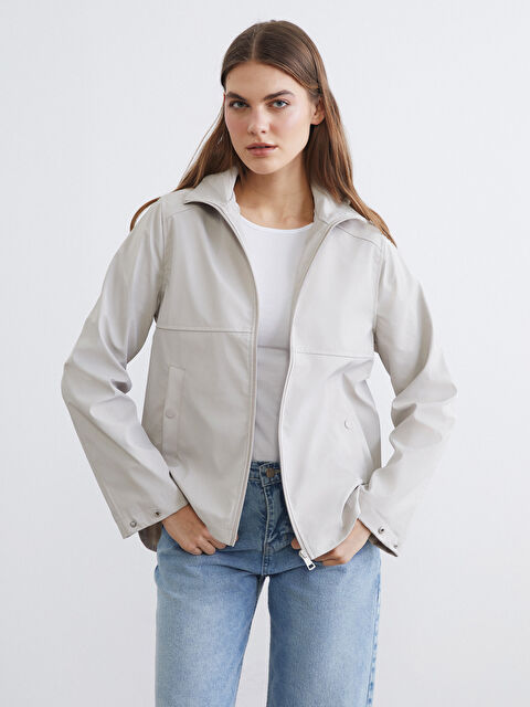 LCWAIKIKI Classic Kapüşonlu Kadın Yağmurluk - S69333Z8-DG0