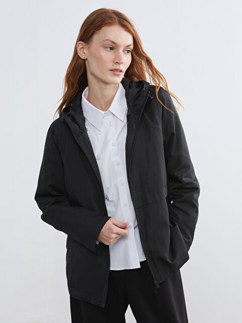 LCWAIKIKI Classic Kapüşonlu Kadın Yağmurluk - S69751Z8-CVL
